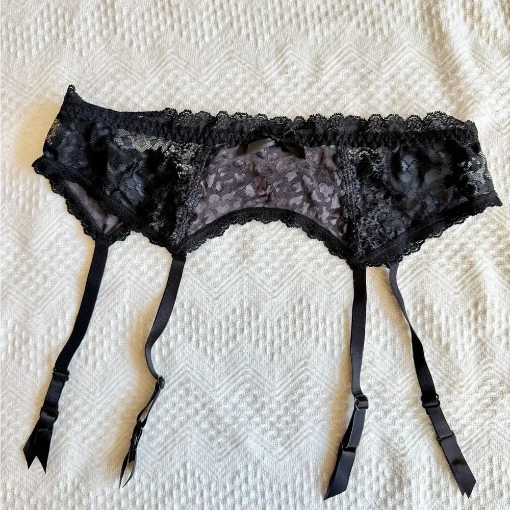 NWOT Hanky Panky After Midnight Bralette (Size S) and Garter (Size M) Set, NWOT